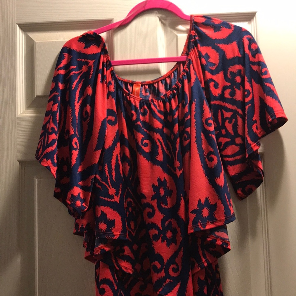 Beautiful blue and pink blouse! Slimming look.